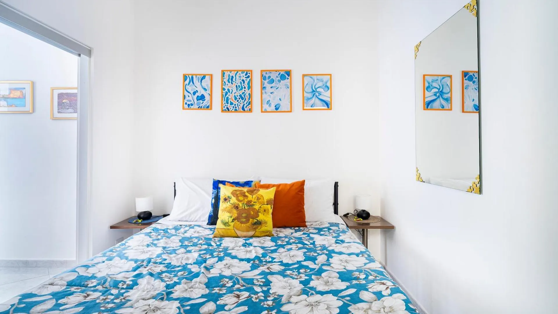 Ecce Your Home Naples Apartment
